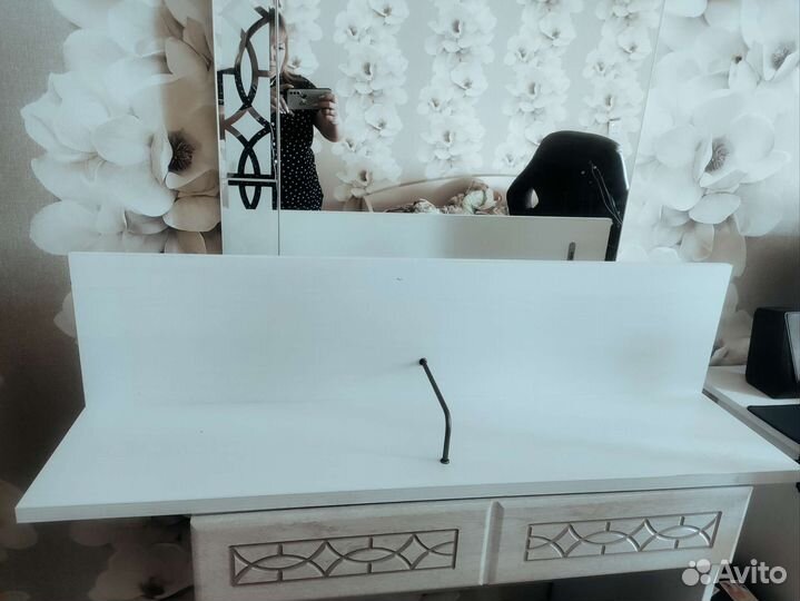 Полочка настенная