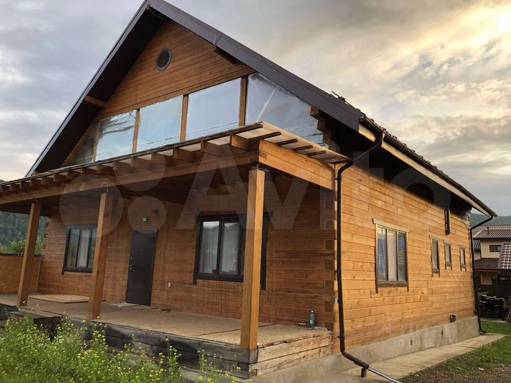 Коттедж 310 м² на участке 10 сот.