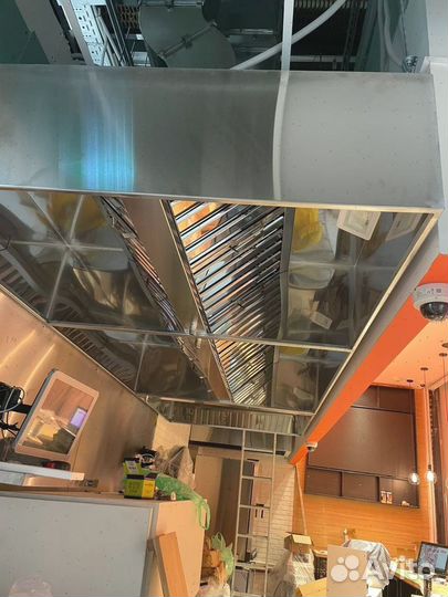 Зонт вытяжной с жироуловителем