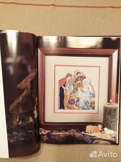 Новогодняя книга со схемами вышивки крестом