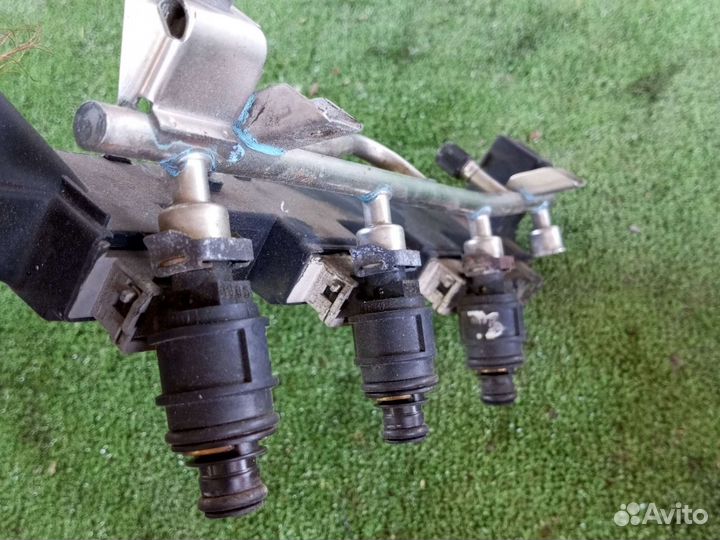 Топливна рампа с форсунками Opel Astra