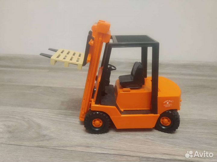 Машинка игрушка брудер