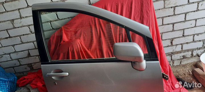 Двери на nissan liberty