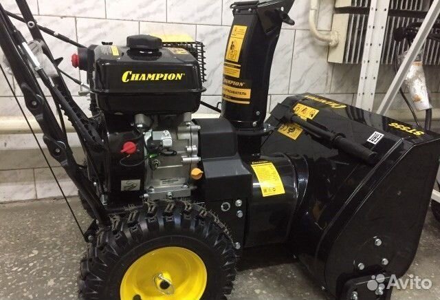 Снегоуборщик Champion ST 556
