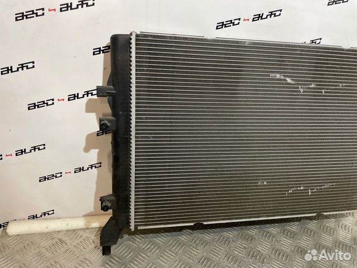 Радиатор охлаждения двигателя Volkswagen Passat B7