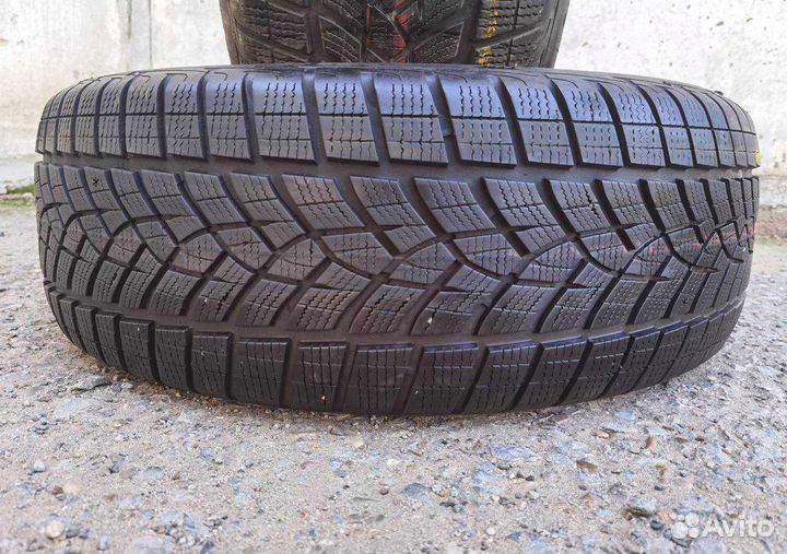 Goodyear UltraGrip Performance 235/55 R19 105V
