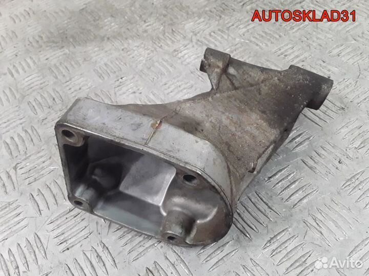 Кронштейн двигателя левый Mercedes W211 2.2 646