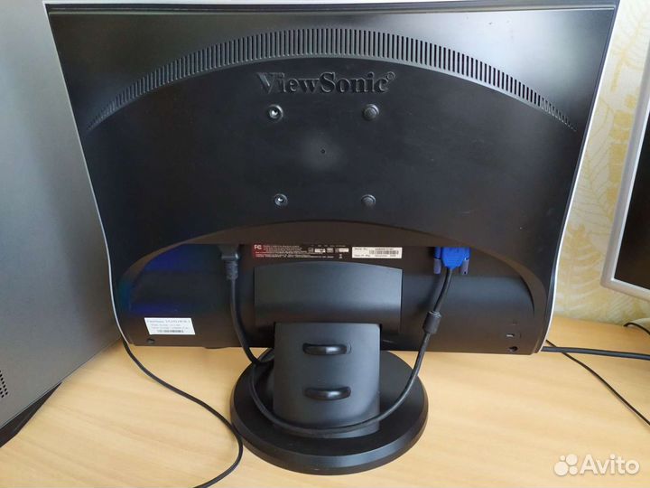 ЖК монитор 19