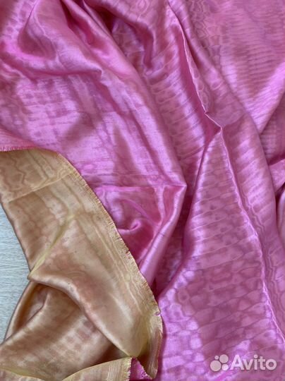 Отрез ткани шёлк