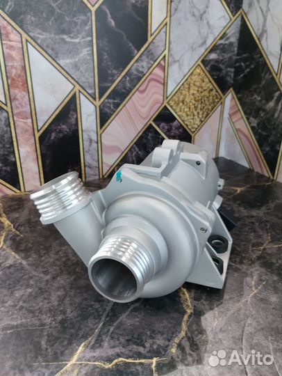 Помпа водяная BMW 3, 5, X5, X6 11517586925 новая