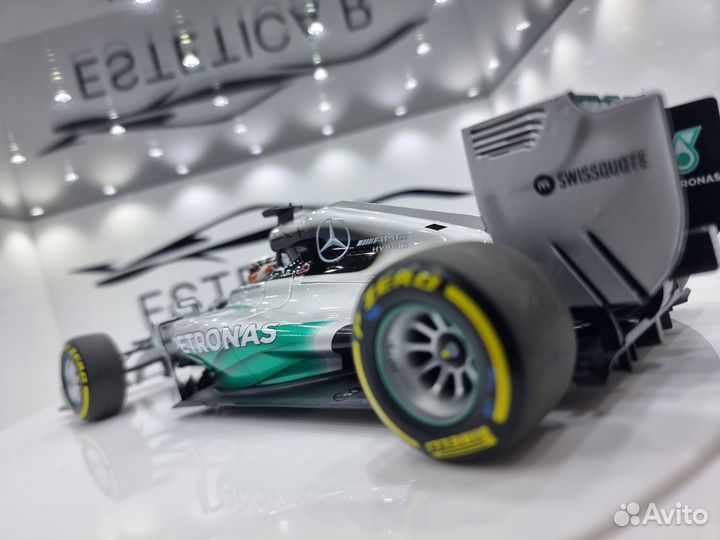 Модель Mercedes W05 Hamilton 2014 1:18 Minichamps