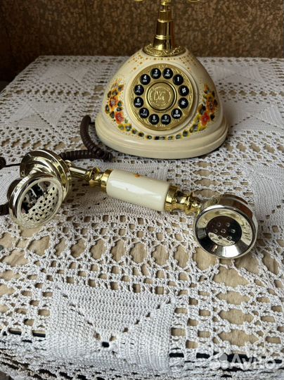 Винтажный стационарный телефон