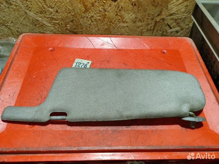 Козырек солнцезащитный левый Mazda 626 Ge лифтбек