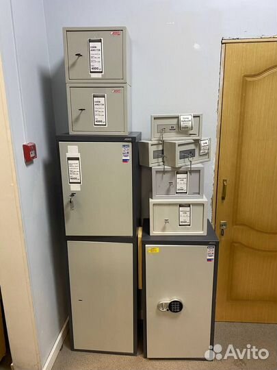 Мебельный сейф, 310х200х200 мм