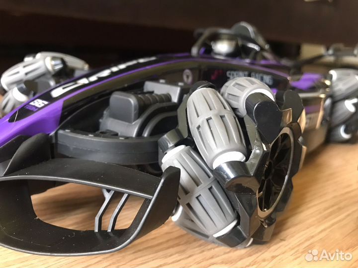 Машинка на пульте управления