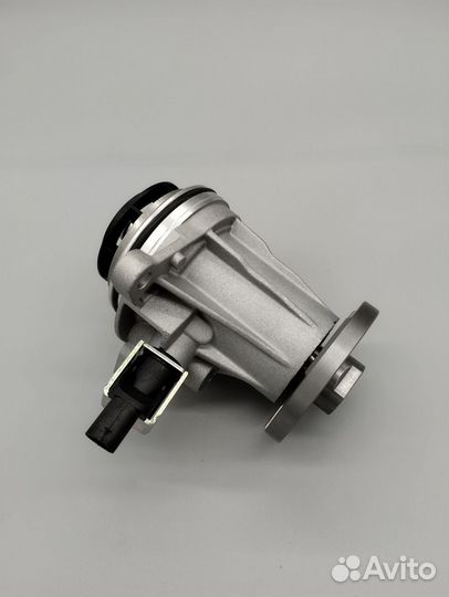 Помпа land rover LR089625