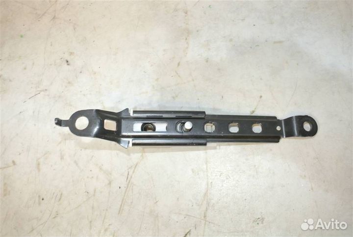 Механизм регулировки ремня безопасности Nissan X