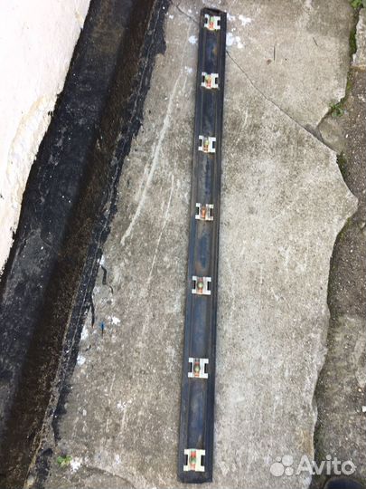 Молдинг передней правой двери на Пассат Б4