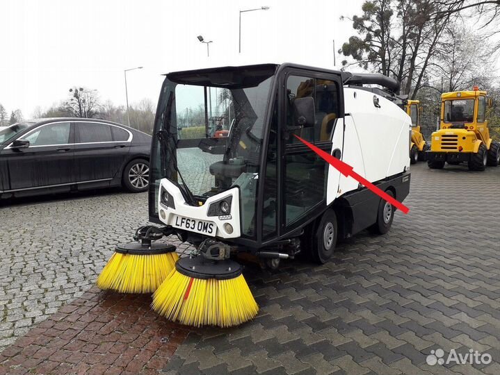 Стекло ближе к лобовому,левое Johnston Cx201/Cn201