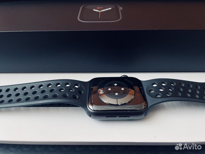 Часы apple watch 6 44 mm nike series