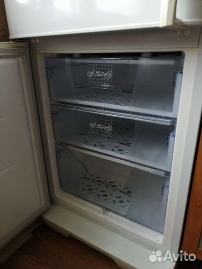Холодильник бу под ремонт или на запчасти