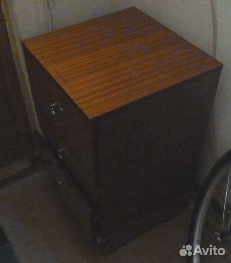 Тумбочка прикроватная