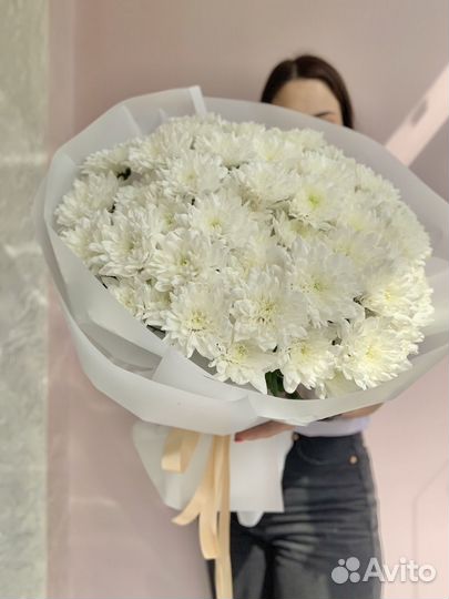 Букет белых хризантем