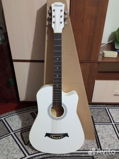 Гитара белая новая в коробке