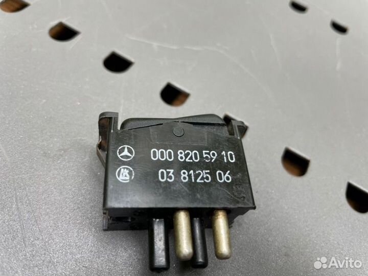 Кнопка света Mercedes W126 M116 3.8 1990