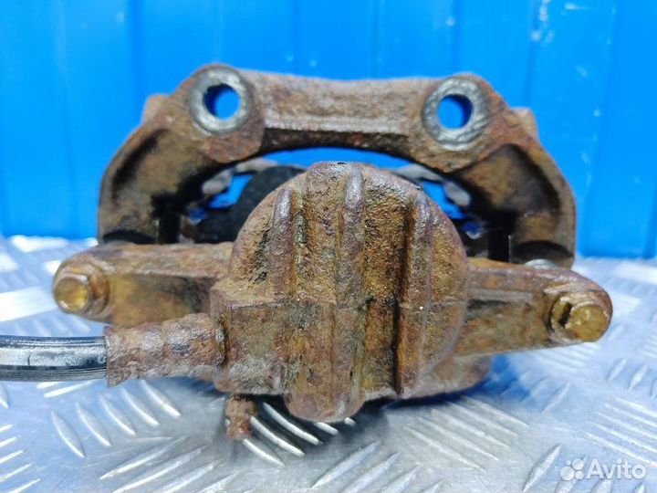 Суппорт передний правый Citroen Xsara Picasso 2.0