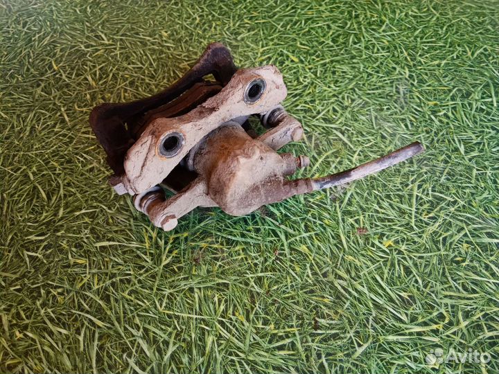 Суппорт передний левый Ситроен С3 2005 г