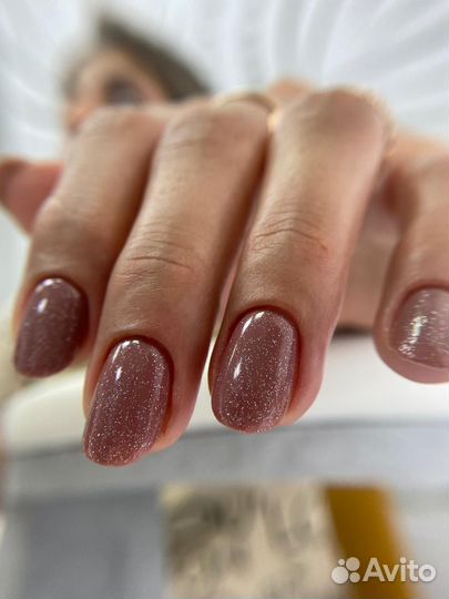 Модель на маникюр