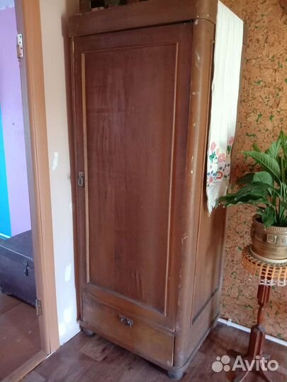 Шкаф старинный