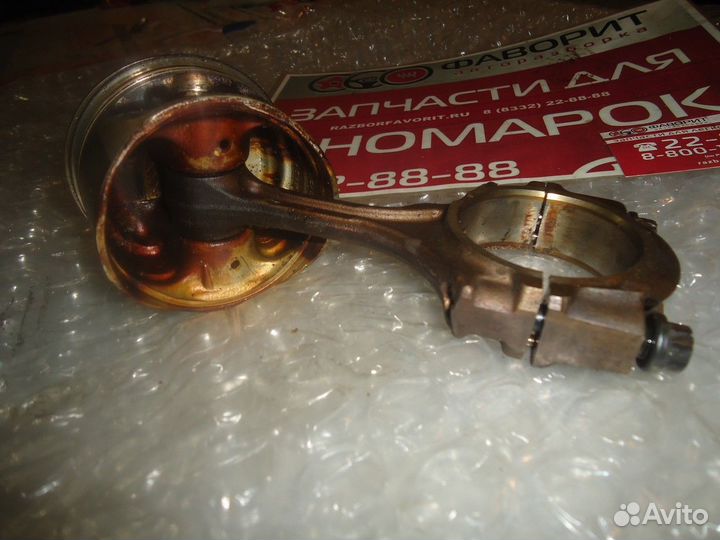 Поршень с шатуном (Toyota Mark II)