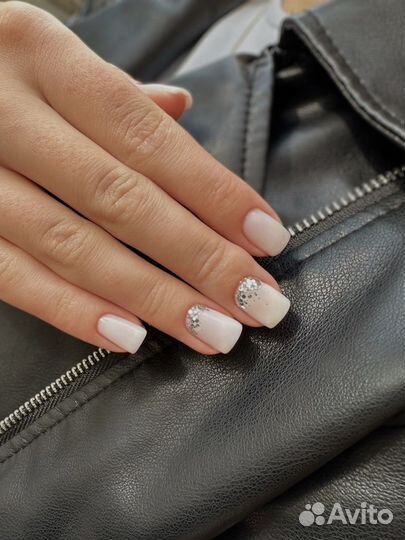 Модель на маникюр