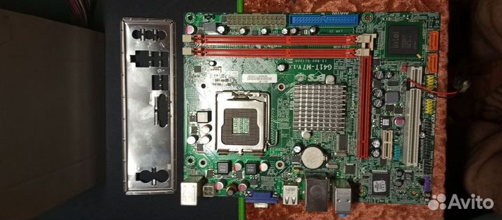 Материнская плата на 775 сокете с блоком питания