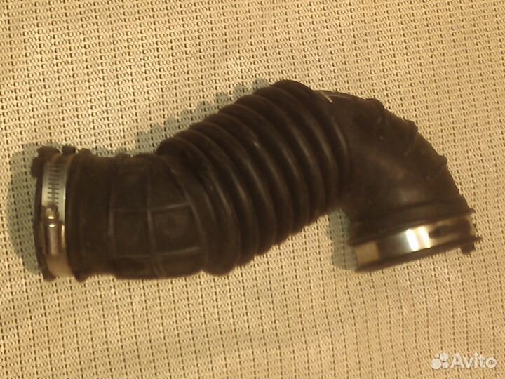 Шевроле Авео Т300 патрубок воздушного фильтра