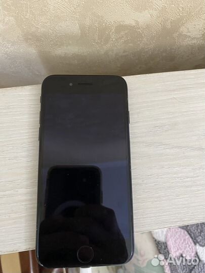 Телефон iPhone 7