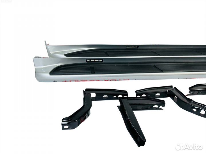 Подножки Toyota Land Cruiser 100 с подсветкой S905