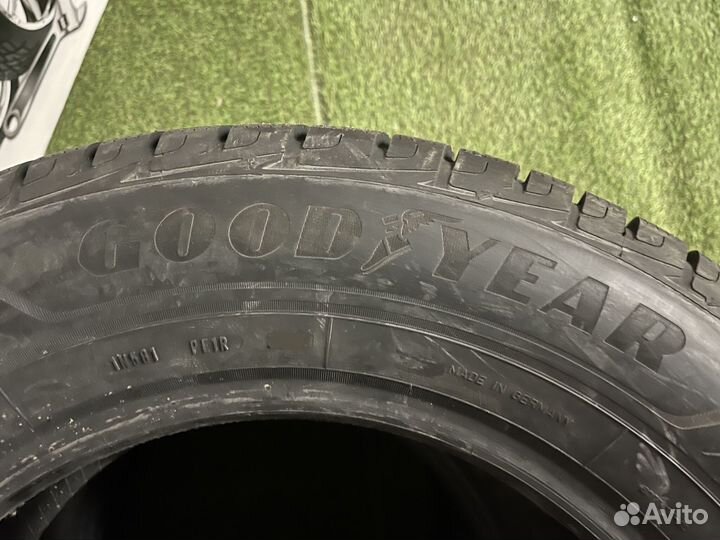 Goodyear UltraGrip Ice 2 225/50 R17 98T