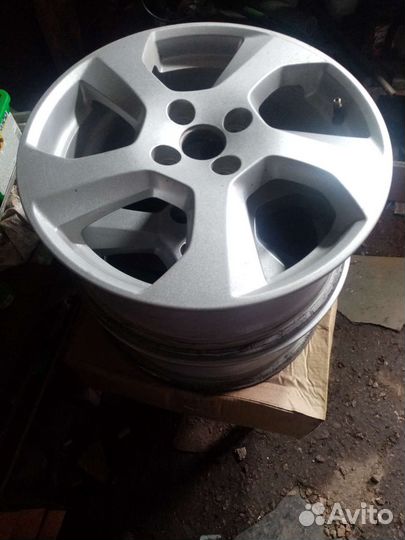 Два диска largus r16