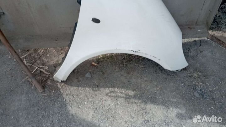 Крыло переднее