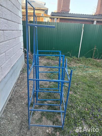 Стойка на 3 бочки (ведра) с моторным маслом 20 л