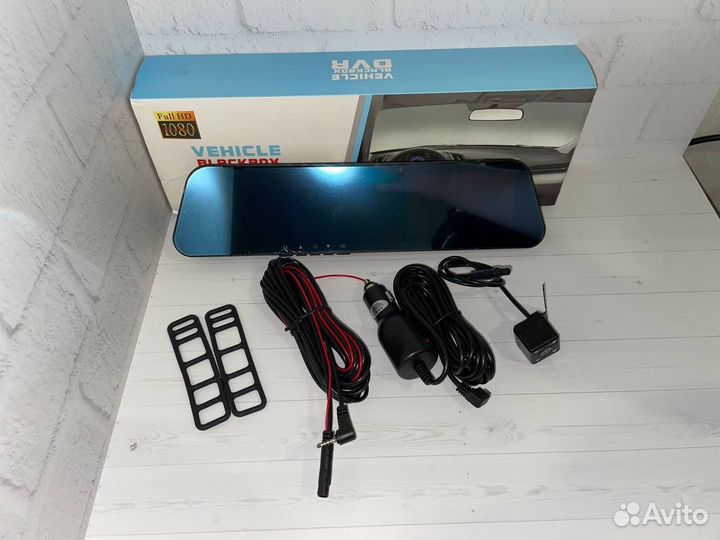 Видеорегистратор-зеркало, 2 камеры