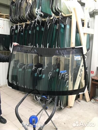 Лобовое стекло на Рено Логан