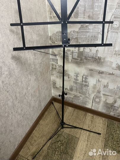 Пюпитр. Держатель для нот