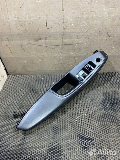 Накладка передней левой двери внутренняя Audi Q5