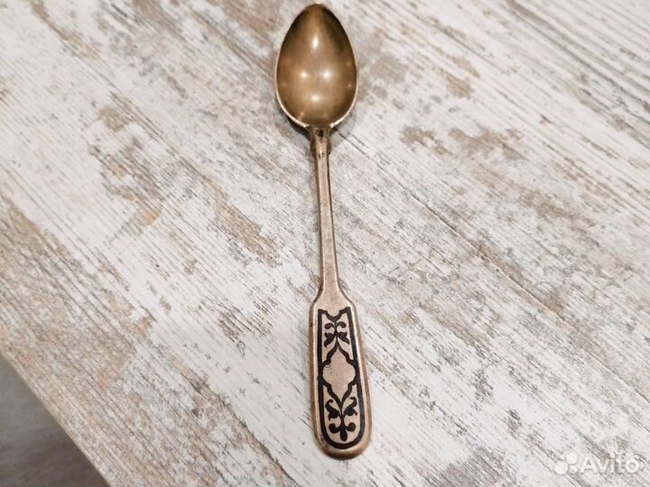 Серебряная чайная ложка