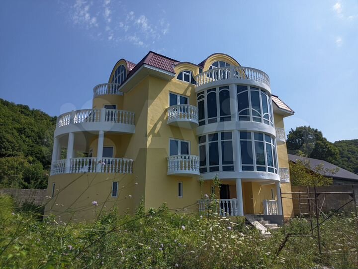 Дом 655 м² на участке 14 сот.