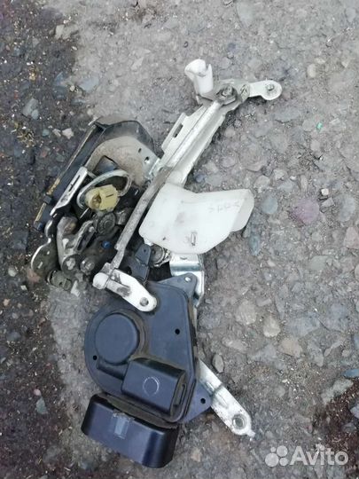 Замок водительской двери Королла Спасио 2002г